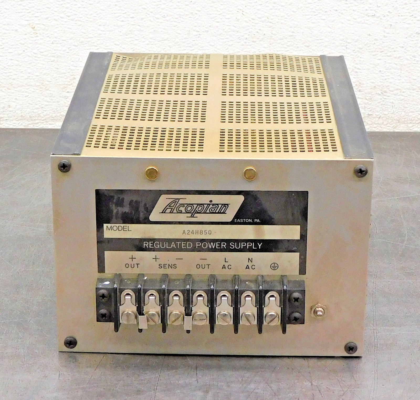 Acopian A24H850 Regulated Power Supply 125V AC 24V DC 8.5A
