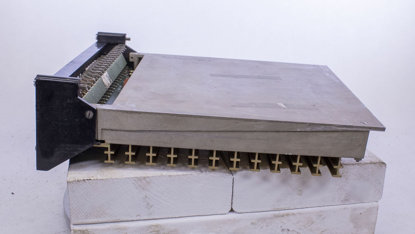 Modicon Input Output Module B460