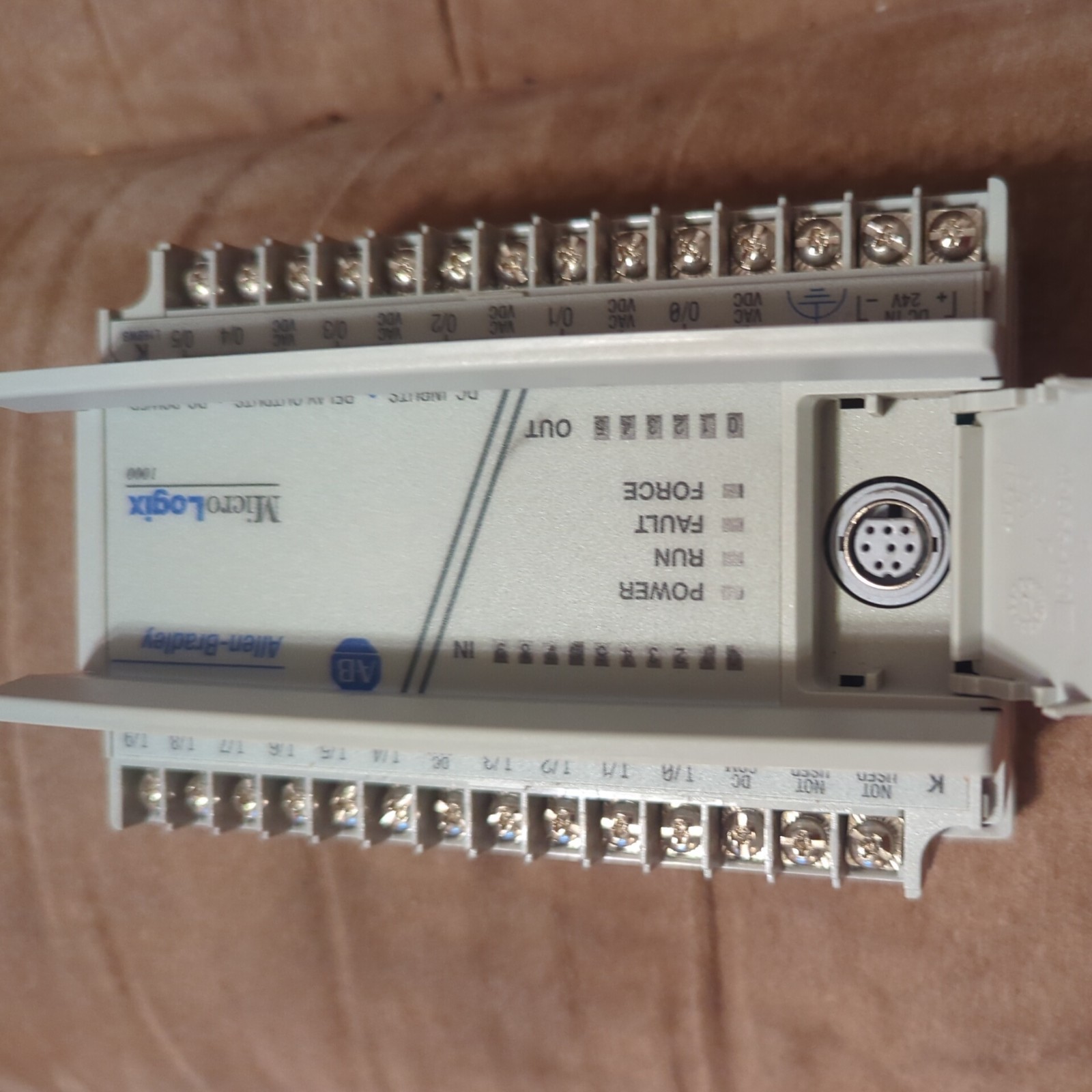 Allen Bradley Cat# 1761-L16BWB Micrologix 1000 Controller Series E