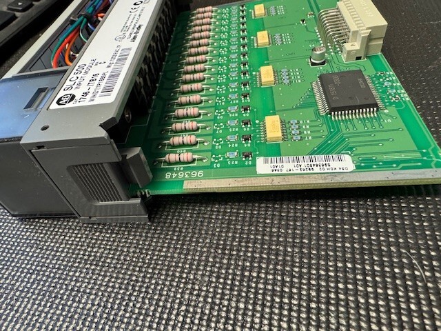 Allen-Bradley SLC 500 1746-ITB16 series C input voltage 10-30VDC