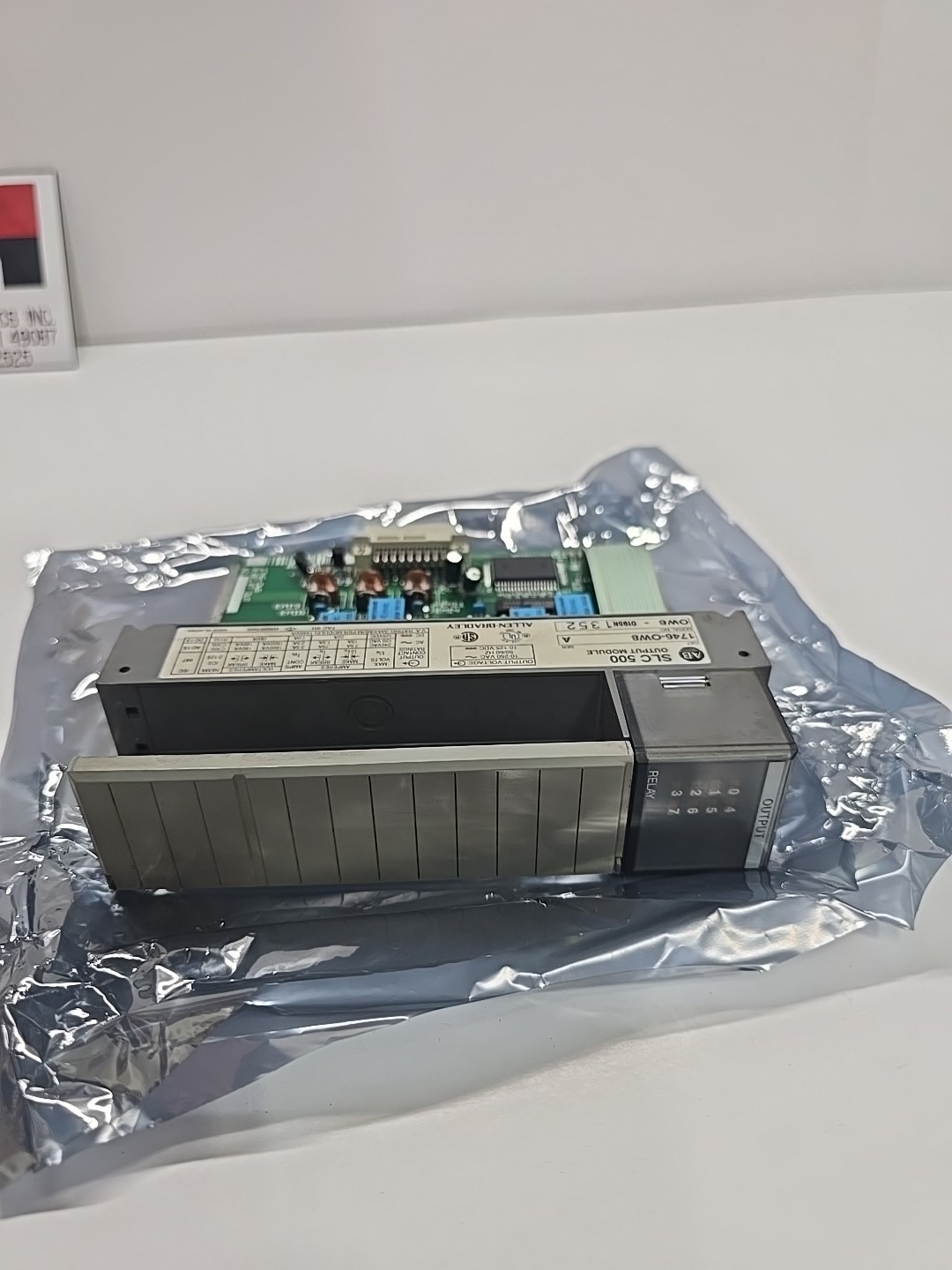 Allen Bradley 1746-OW8 SER A SLC 500 Digital Contact Output Module (LA55C) USED
