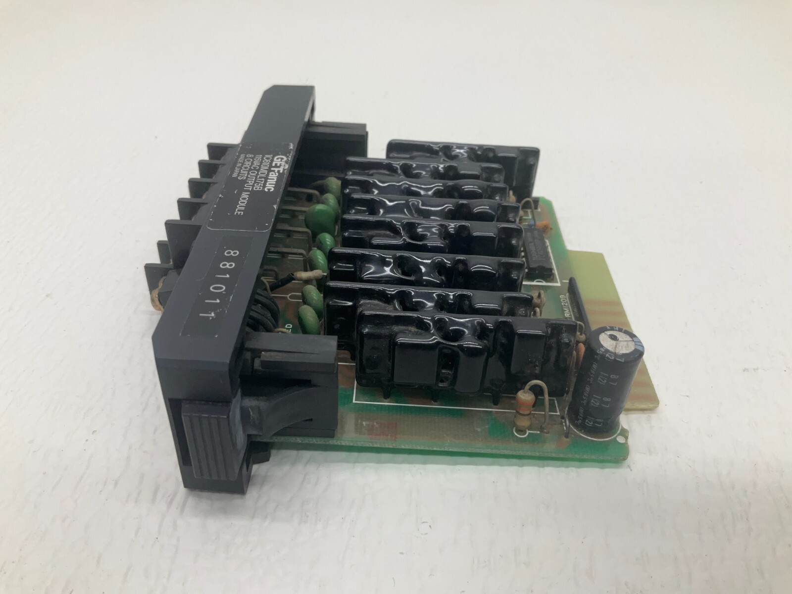 GE Fanuc IC610MDL175B Output 115 VAC 8 Point Module IC610MDL175 (TBI)