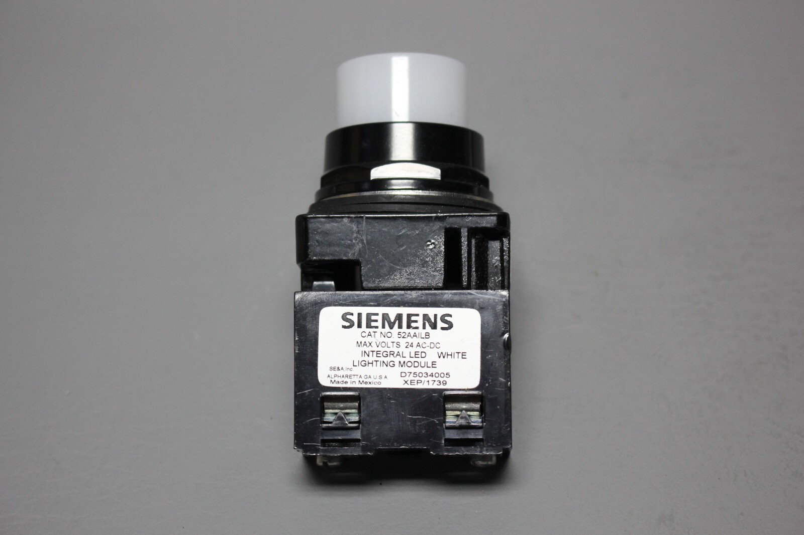 SIEMENS WHITE ILLUMINATED PILOT BUTTON 52BL4LB W/52AAILB