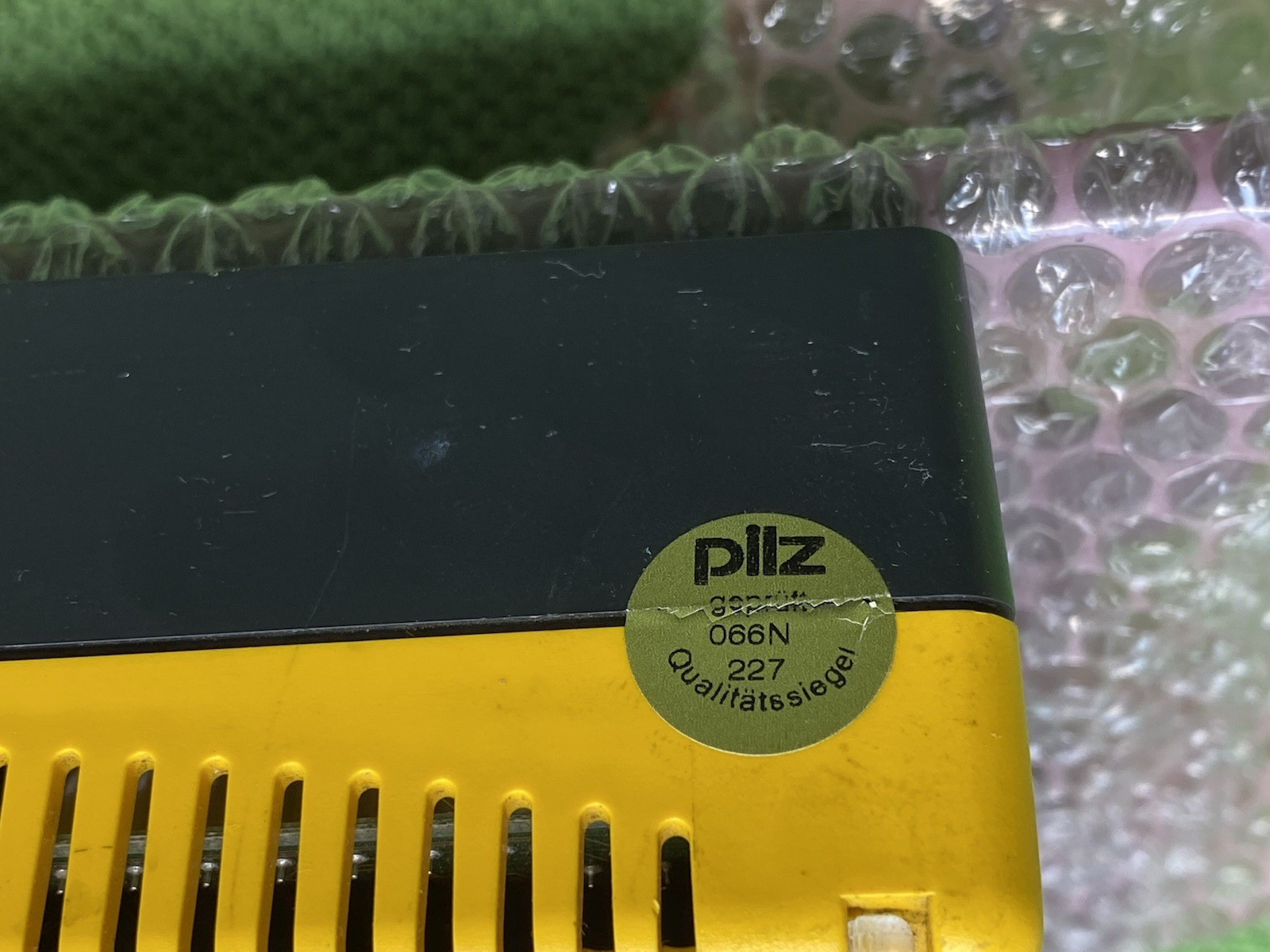 Pilz 301140 PSS SB DI8O8 SafetyBUS Input Output Module