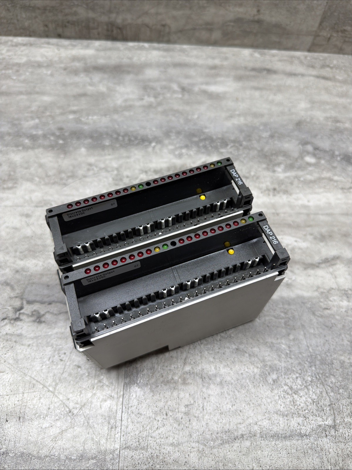 AEG Modicon DAP 216 / AS-BDAP-216 Discrete Output Module, 16 X 24VDC