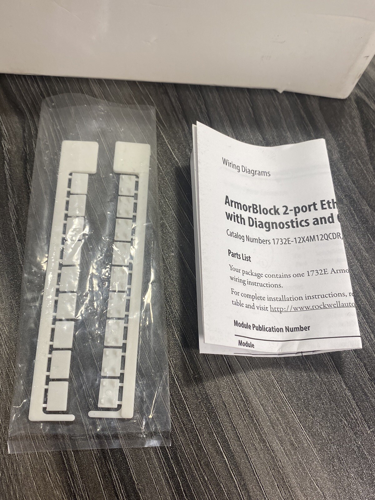 Allen Bradley 1732E-12X4M12QCDR Series A ArmorBlock 12 Input 4 Output QC *NEW*