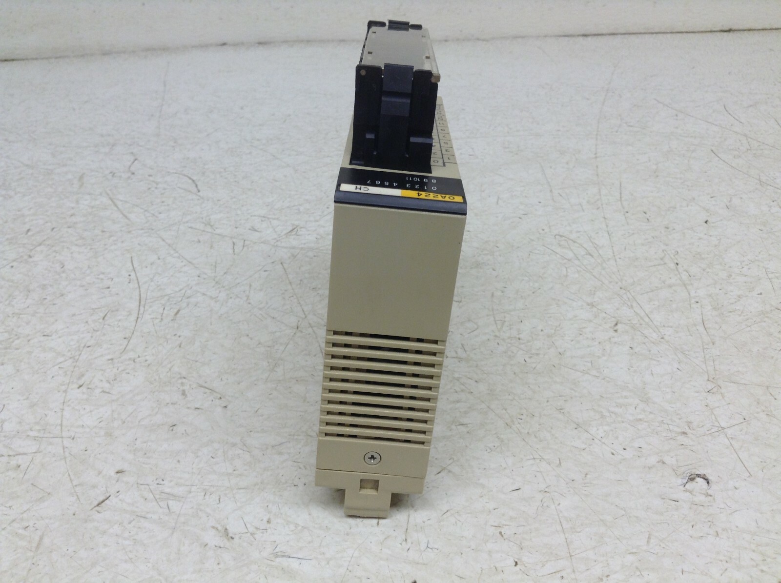 Omron C200H-OA224 Output Unit 12 Point C200HOA224