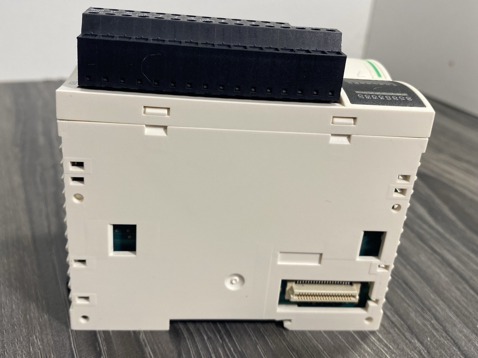Schneider OTB1C0DM9LP Modicon I/O Distributed Module 24VDC CANopen Bus 1000m