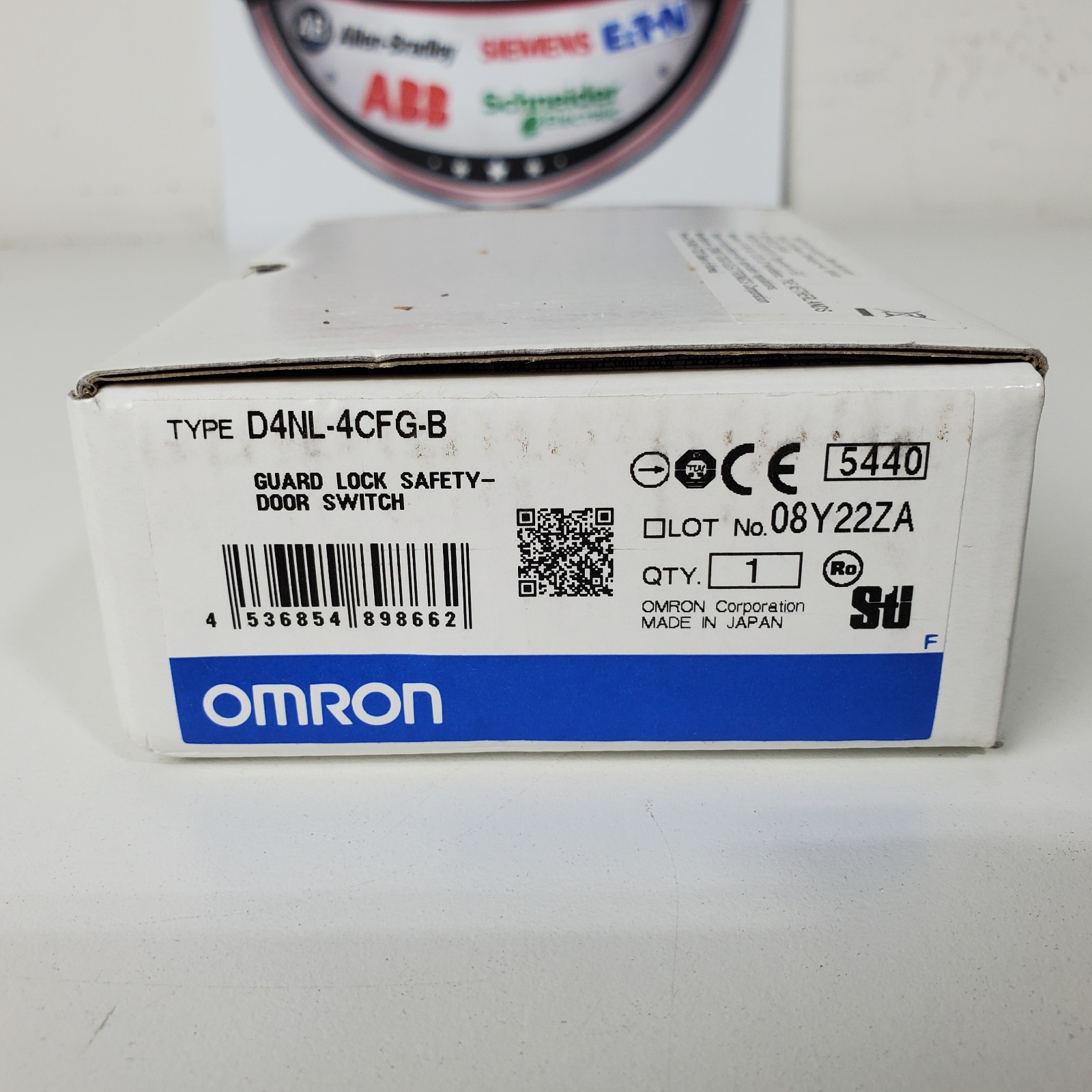 New OMRON D4NL-4CFG-B Safety Door Switch D4NL4CFGB Free shipping