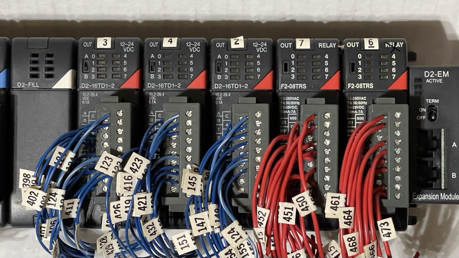 Direct Logic 205 + D2-CM, 2x D2-16ND3-2, 3x D2-16TD1-1, 2x CF2-08TRS, D2-EM