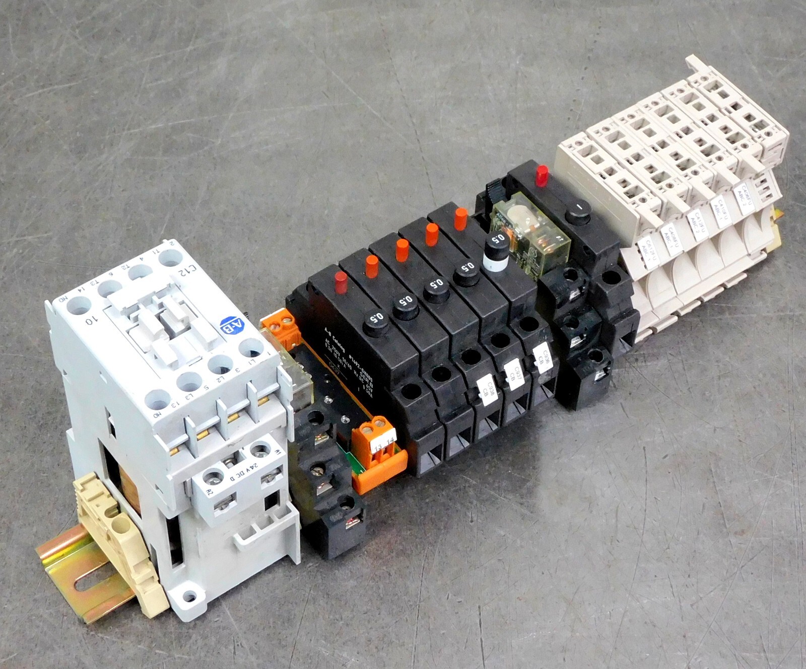 Allen Bradley & Weidmuller 100C12D10, 1492-GH005, LR82859, WSI6/2 DIN Rail
