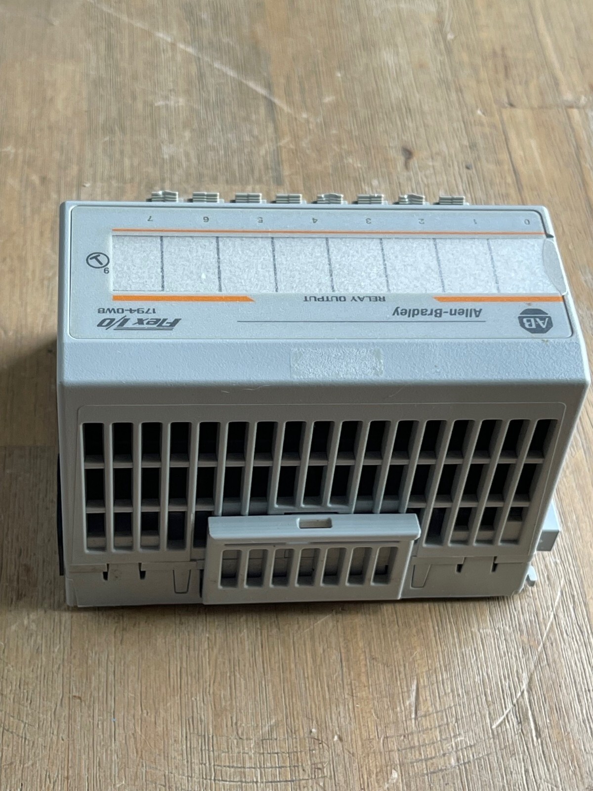 ALLEN BRADLEY FLEX I/O 1794-OW8 SER A RELAY OUTPUT WITH 1794-TBNF TERMINAL BASE