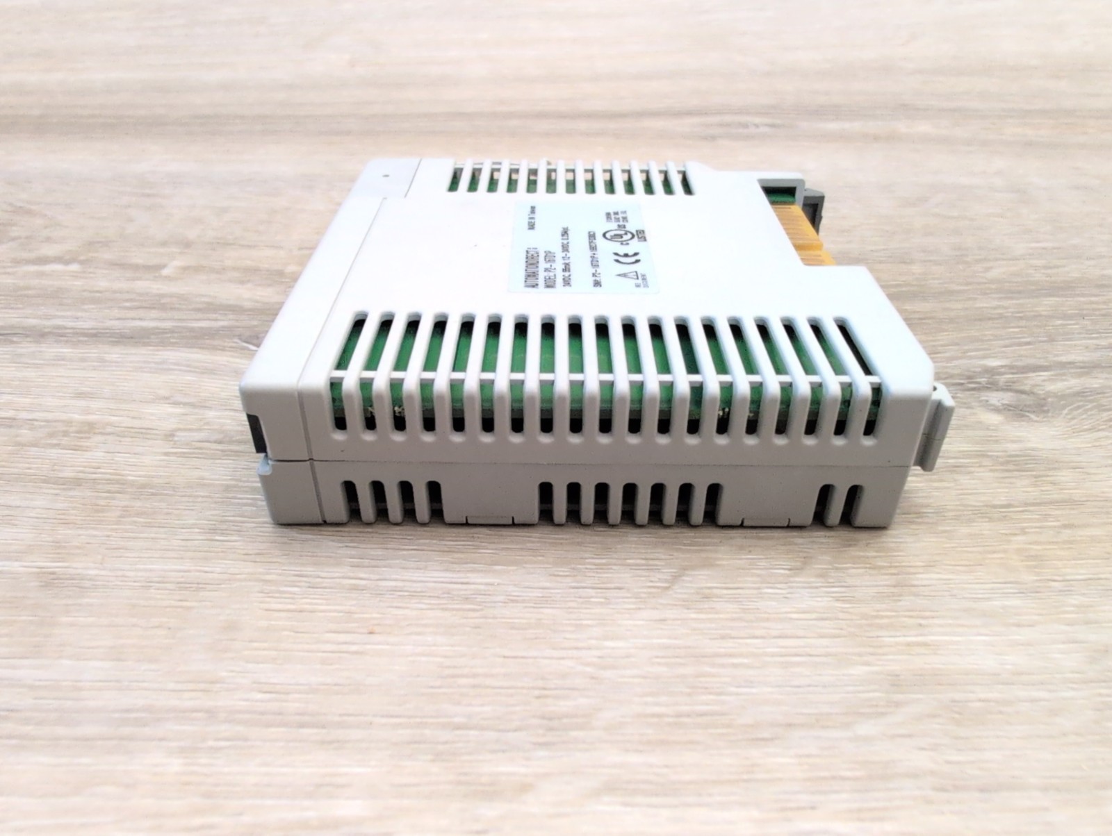 Automation Direct P2-16TD1P P2000 PLC Output Module, 16-Point 12-24VDC