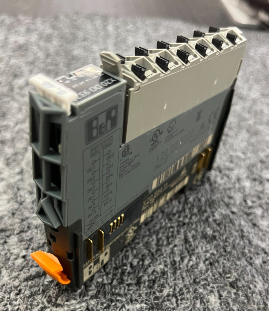 B&R X20D09322 Digital Output Module Rev 10 w/ X20BM11 Base and terminal block