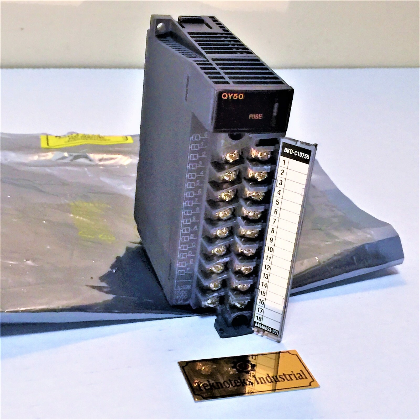 MITSUBISHI MELSEC-Q QY50 OUTPUT UNIT 12/24VDC