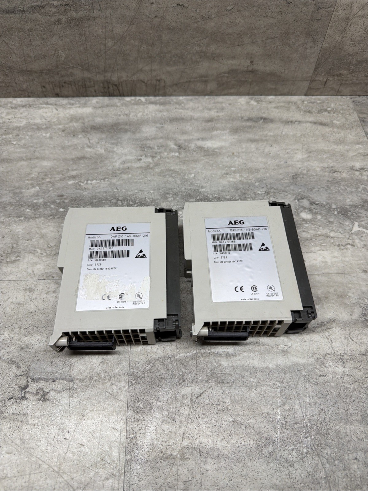 AEG Modicon DAP 216 / AS-BDAP-216 Discrete Output Module, 16 X 24VDC
