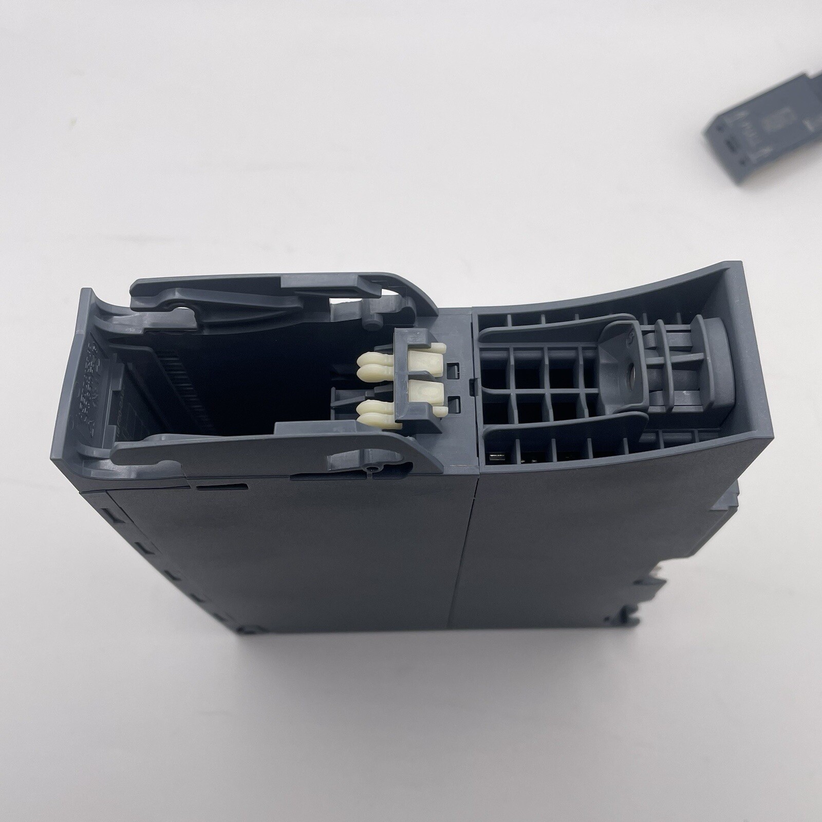 SIEMENS 6ES7522-1BF00-0AB0 Digital Output Module Simatic S7-1500