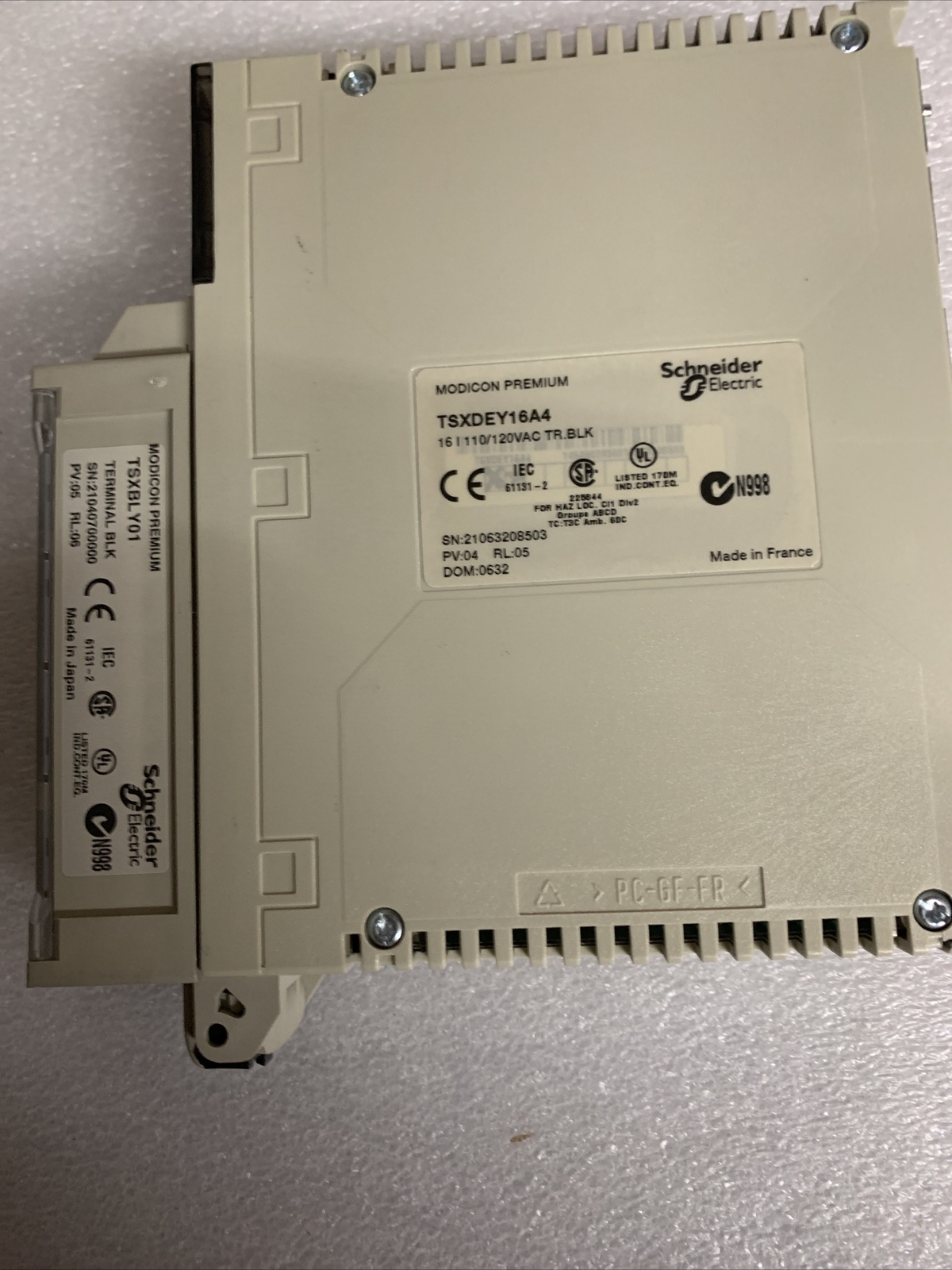 SCHNEIDER MODICON TSX-DEY-16A4 INPUT MODULE TSXDEY16A4 W/TSXBLY01
