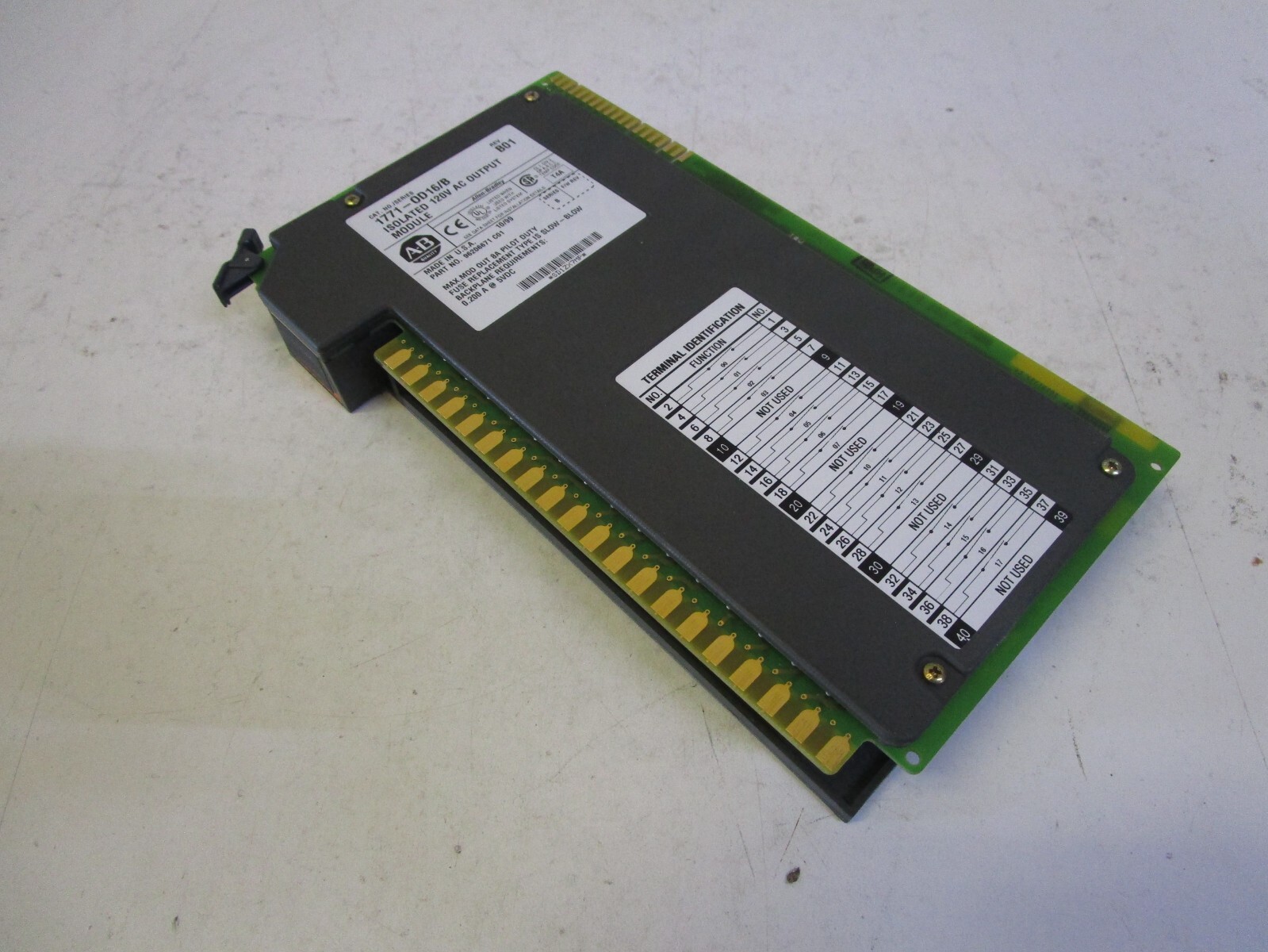 ALLEN BRADLEY 1771-OD16/B REV B01 120V AC OUTPUT MODULE (NO SWING ARM)-FREE SHIP