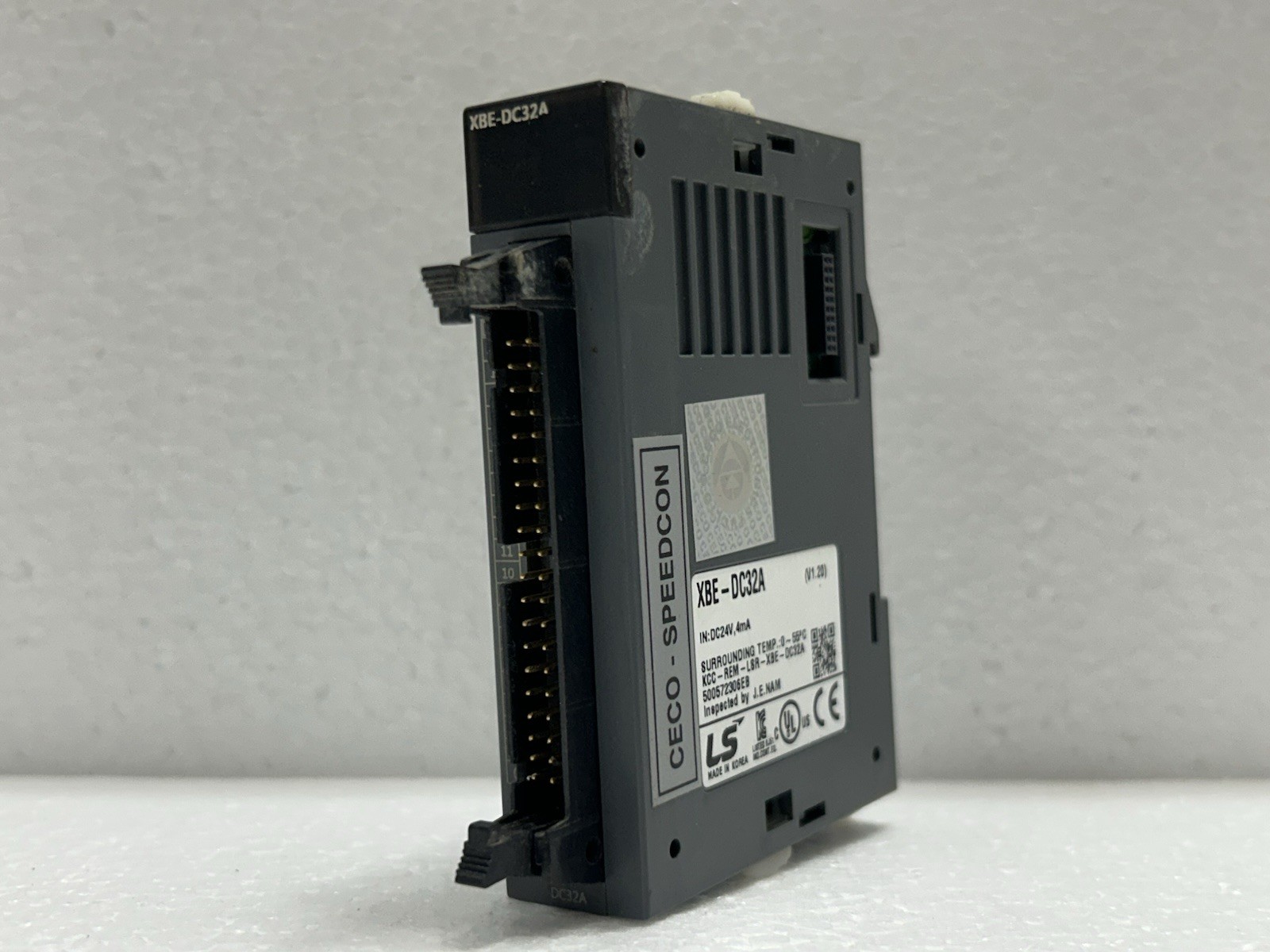 LS XBE-DC32A 32-POINT 24 VDC SINKING/SOURCING 1 COMMON(S)