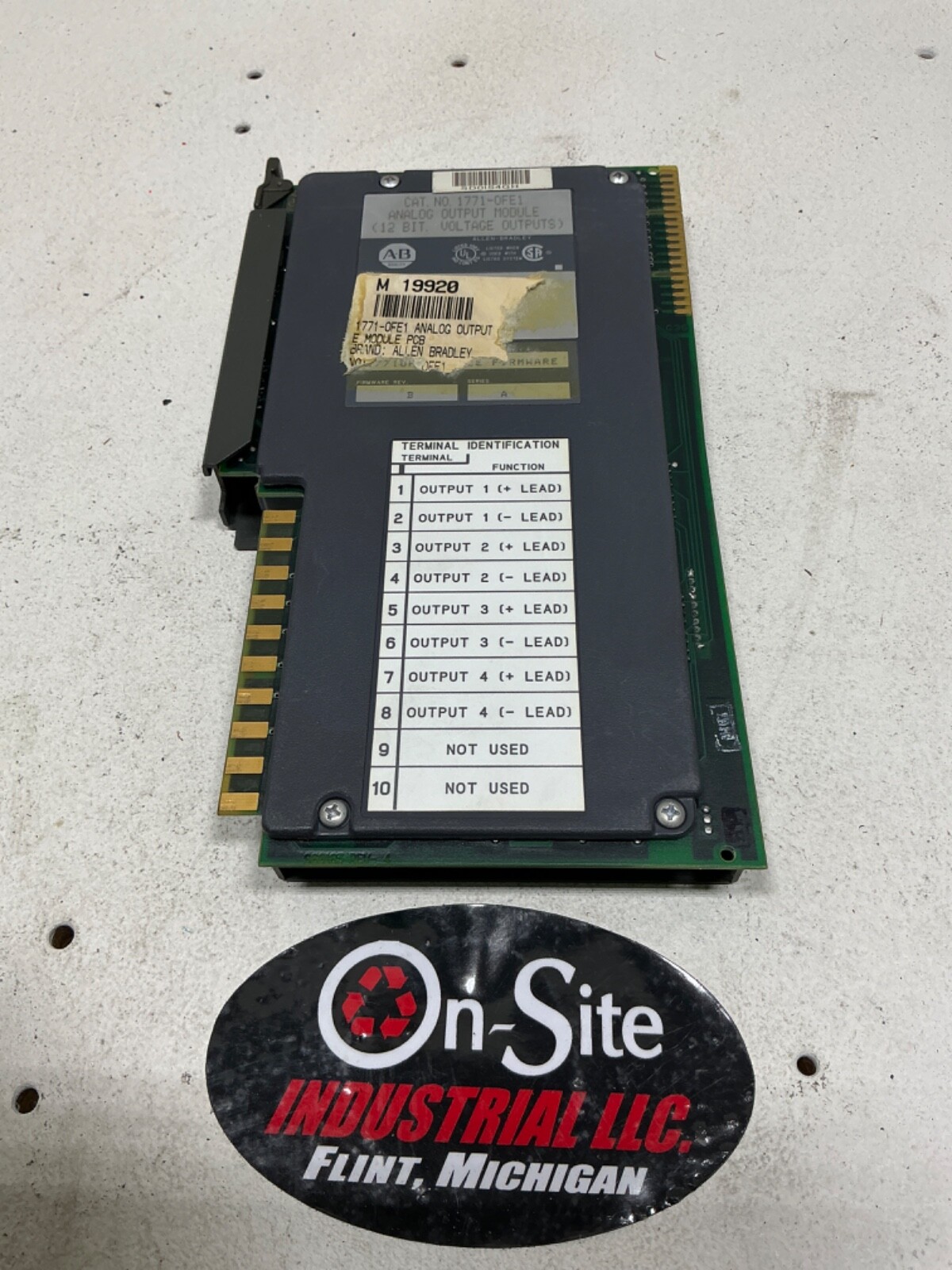 ALLEN-BRADLEY 1771-OFE1 SERIES A F/W REV B ANALOG OUTPUT MODULE