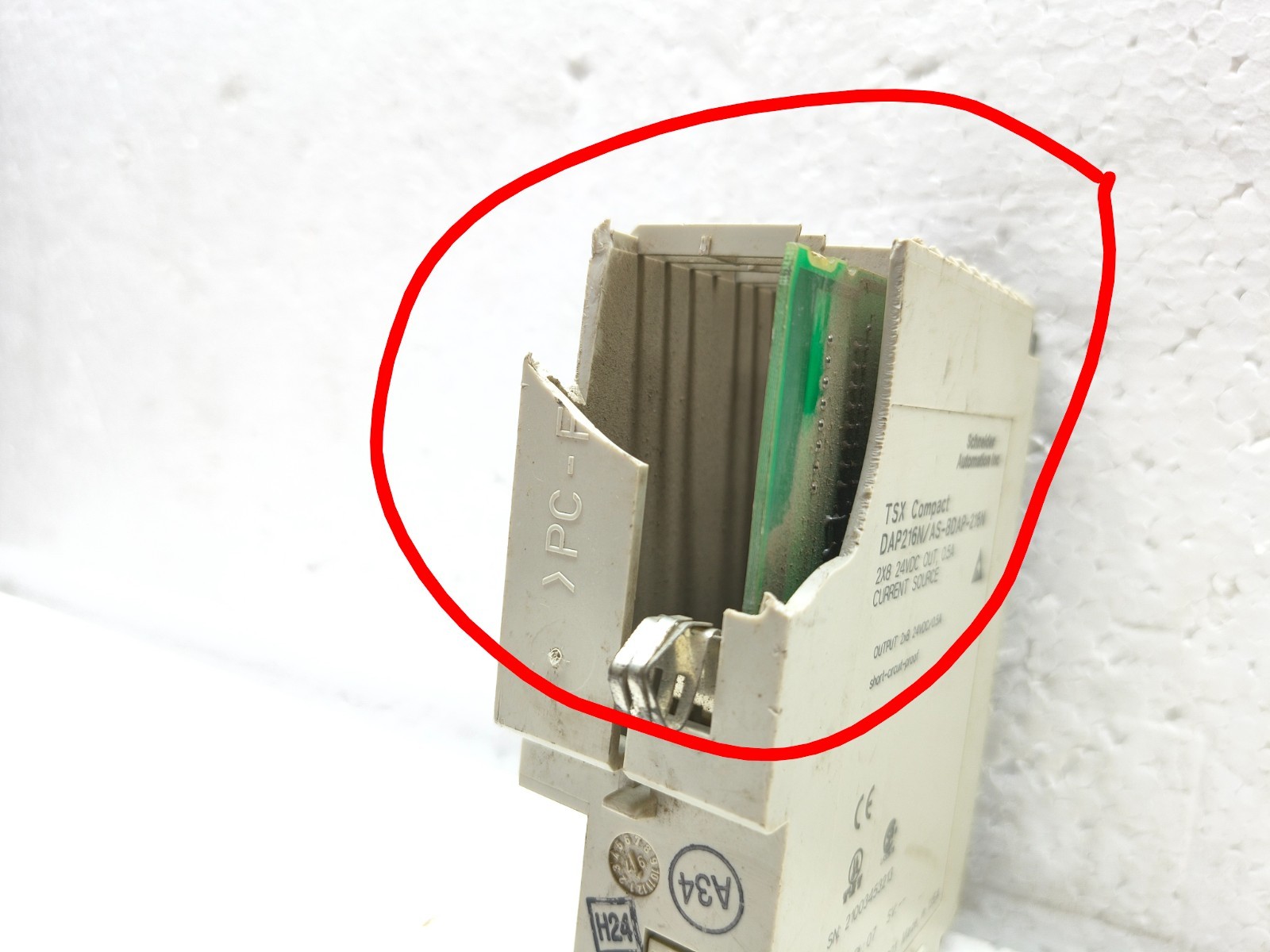 Schneider dap216n/as-bdap-216n tsx compact output module ( BROKEN )