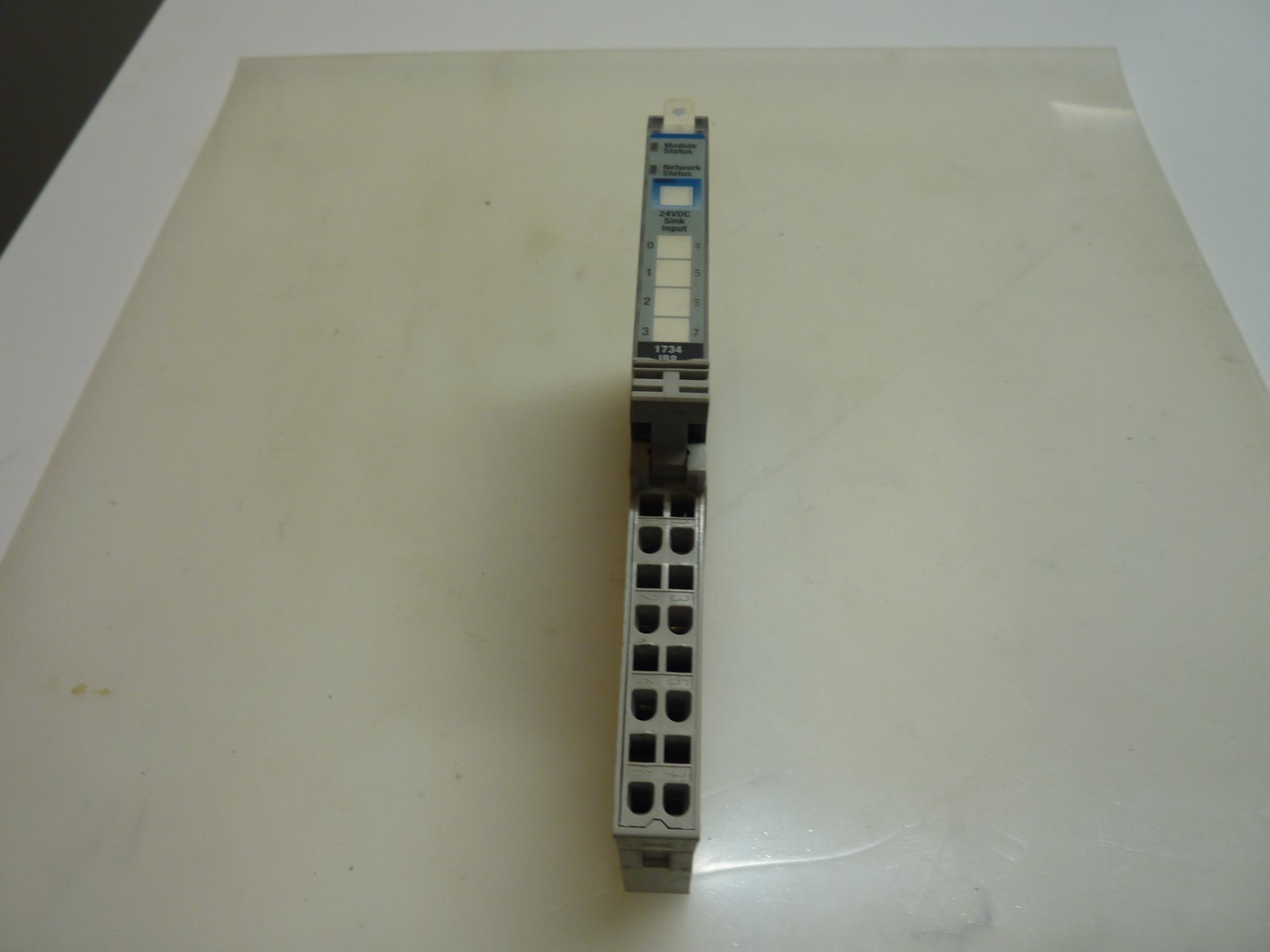 A- B 1734-IB8 DIGITAL INPUT MODULE 24VDC w/Base A-B 1734-MB w/1734-RTBS (31492)