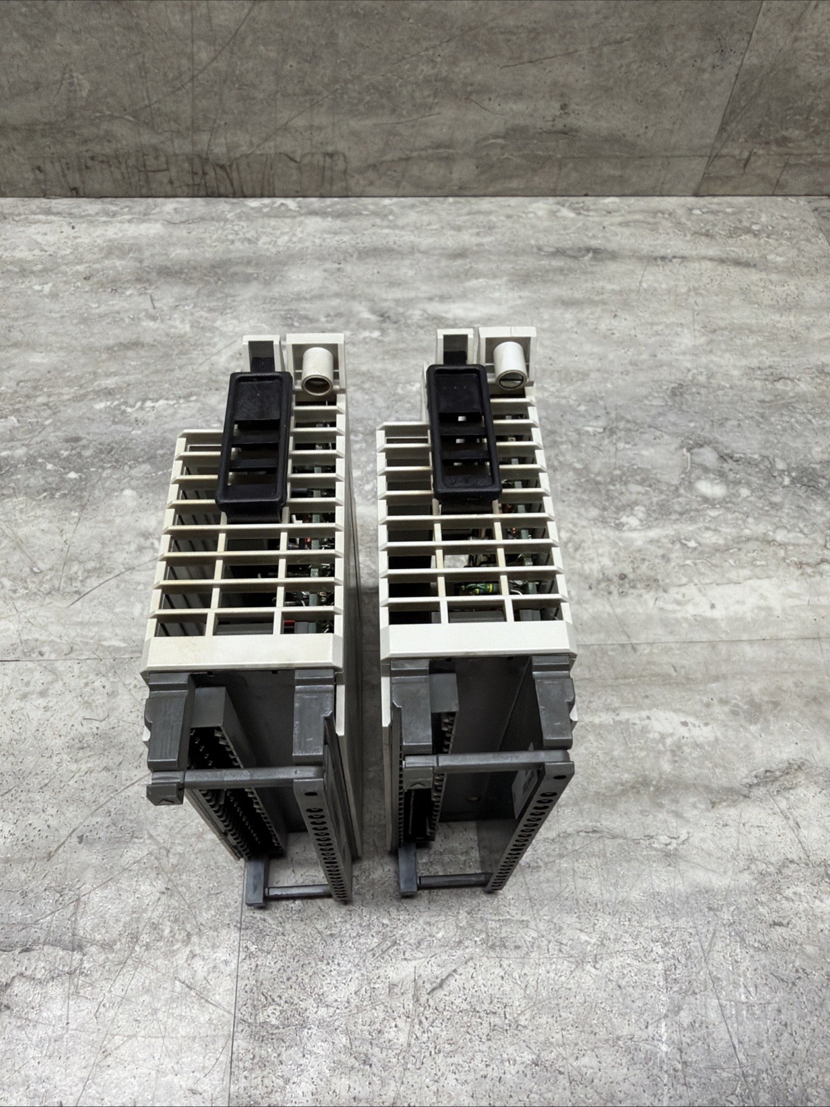 AEG Modicon DAP 216 / AS-BDAP-216 Discrete Output Module, 16 X 24VDC
