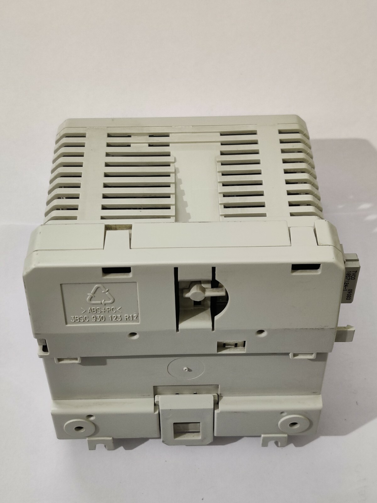 ABB DI810 3BSE008508R1 PR:E Digital Input Module With ABB 3BSE013234R1 PR:H Base