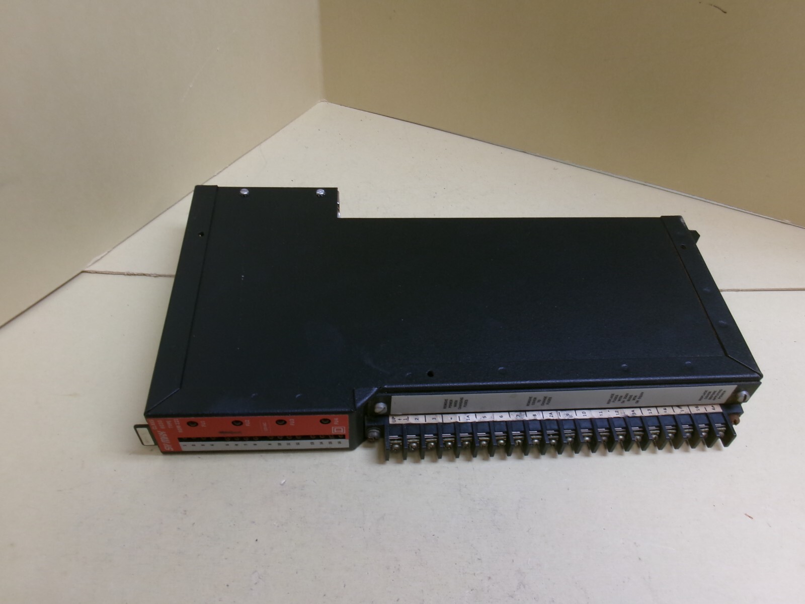 Square D Sy/Max 8030 ROM221 Ser G Output Module