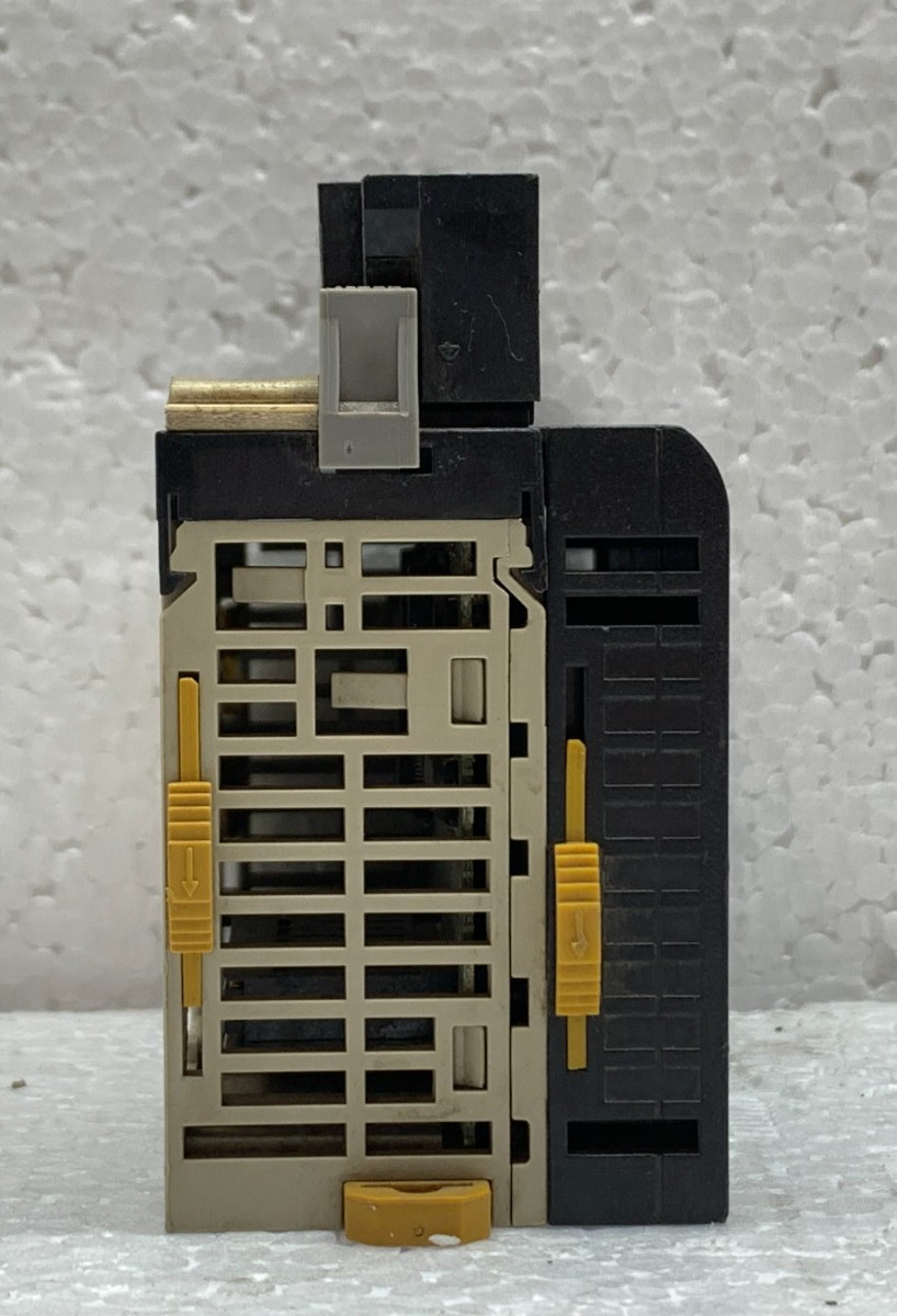 CJ1WOD212SL – OMRON – CJ1W-OD212SL / 16 Digital Output Module USED