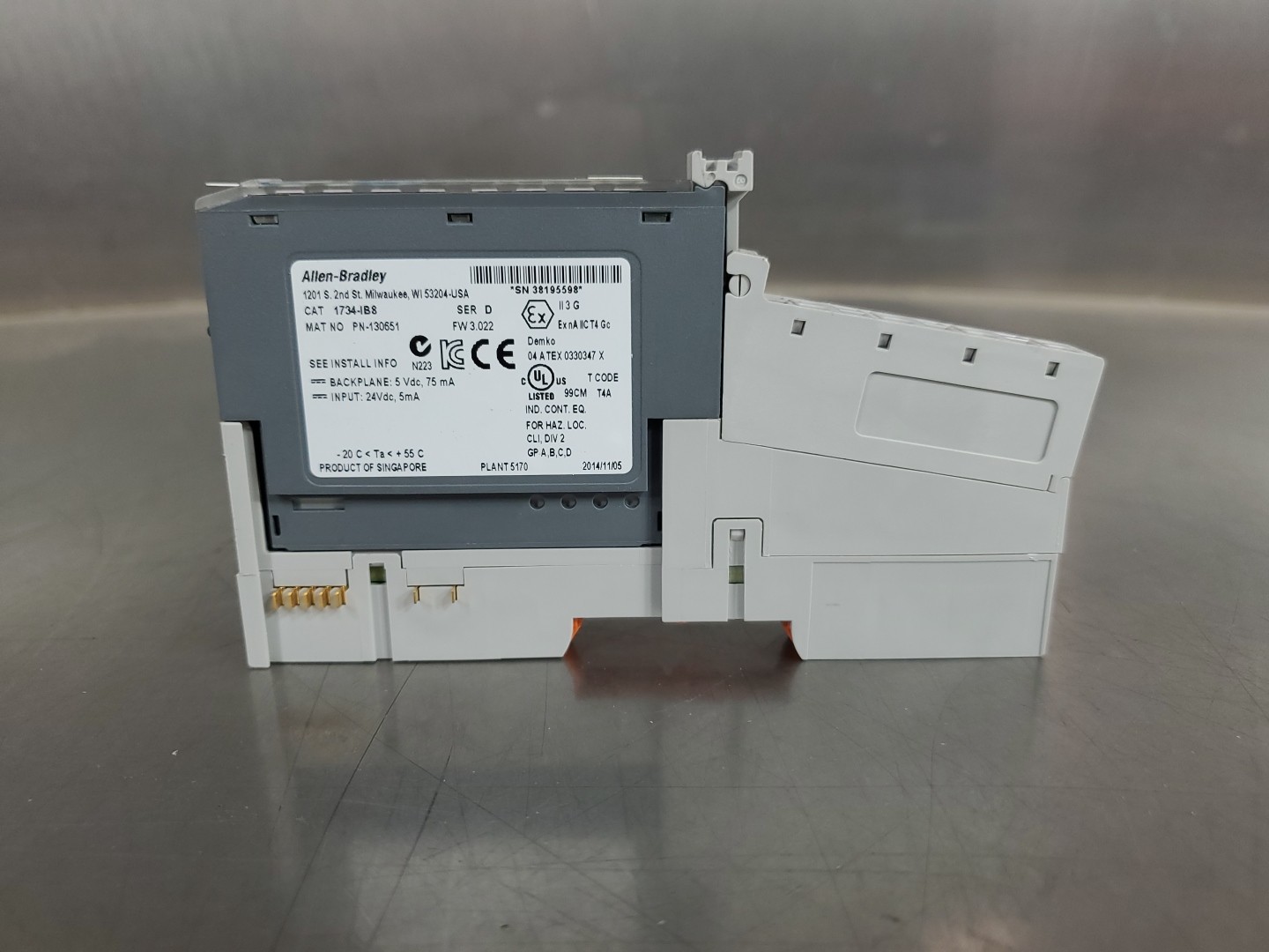 Allen Bradley 1734-IB8/D 24VDC Sink Input Module w/1734-MB Base. 3D-41