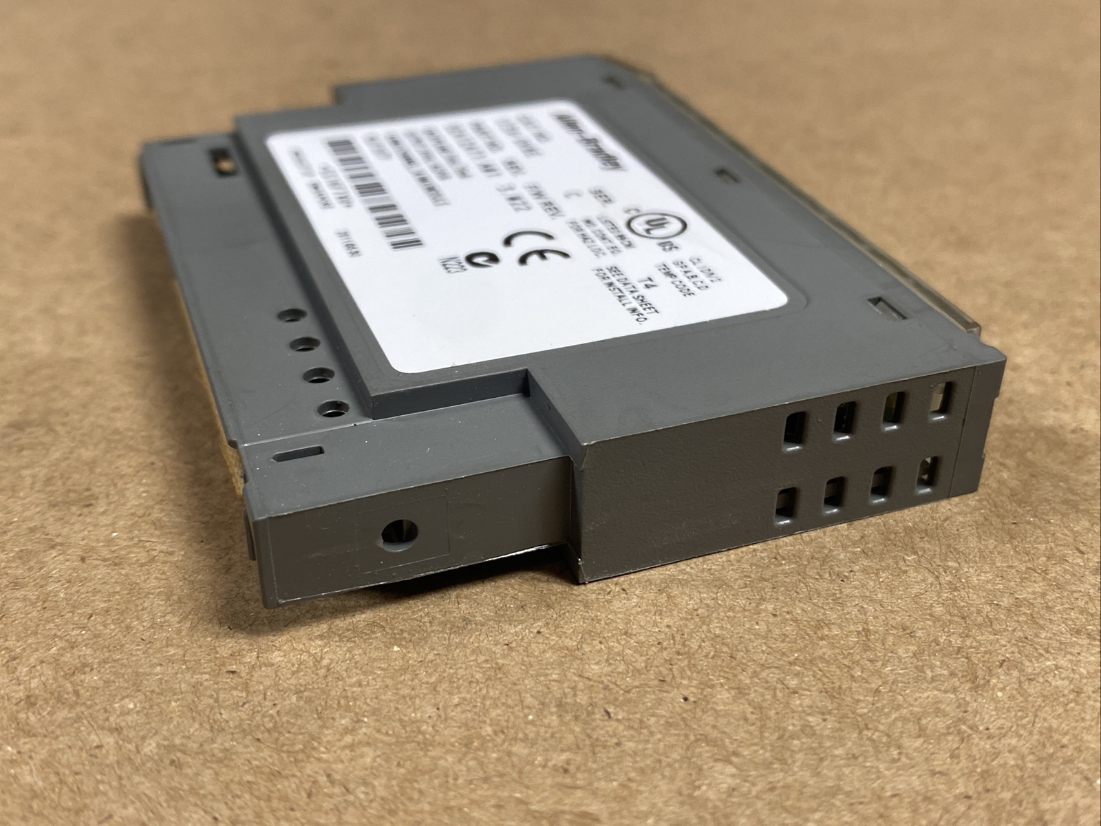 Allen Bradley 8-Pt Output Module 1734-OV8E Ser C REV. 3.022 92412471 1734-0V8E