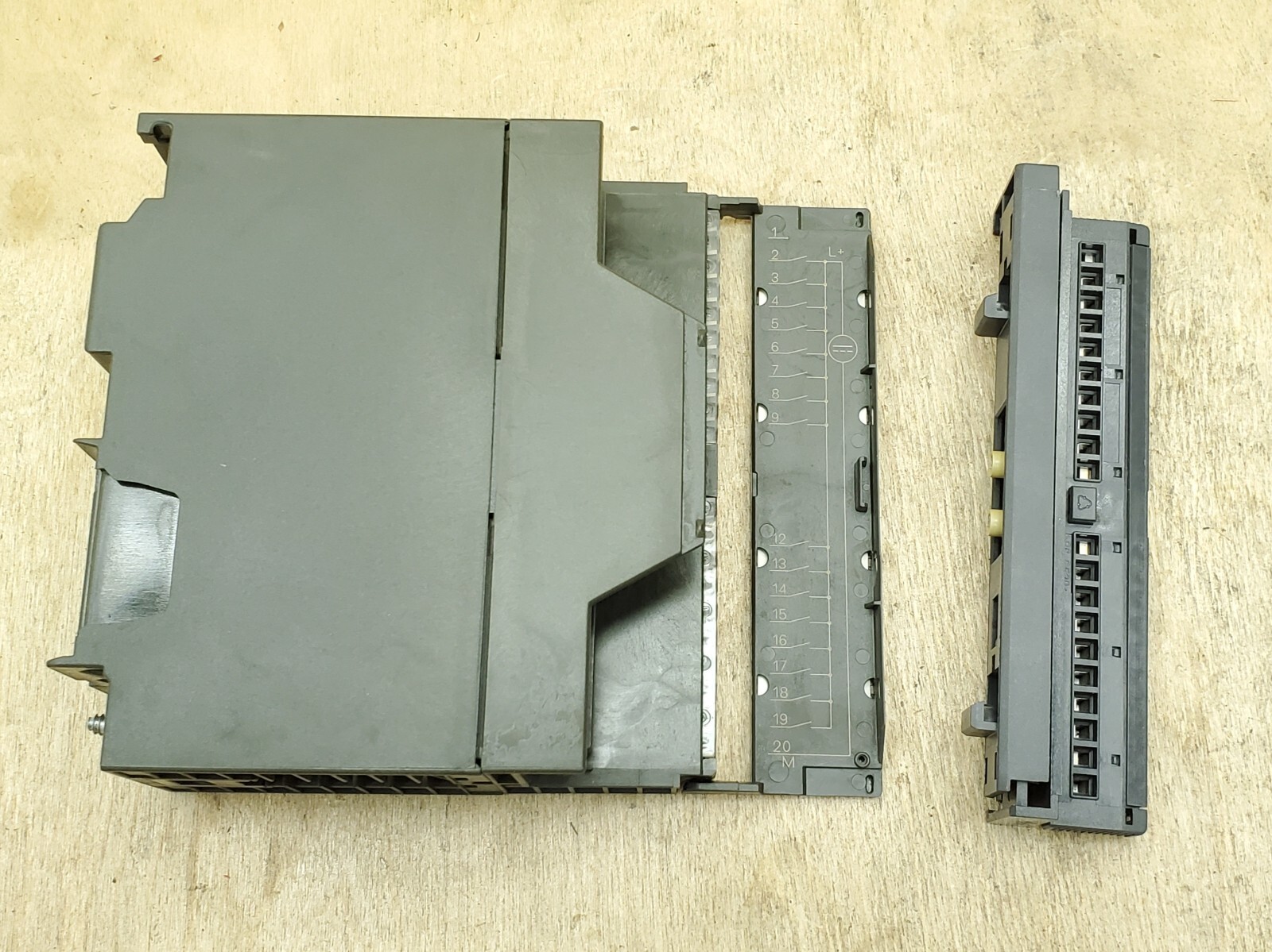 Siemens Simatic S7-300 SM321 DC 24V Digital Input Module 6ES7 321-1BH02-0AA0