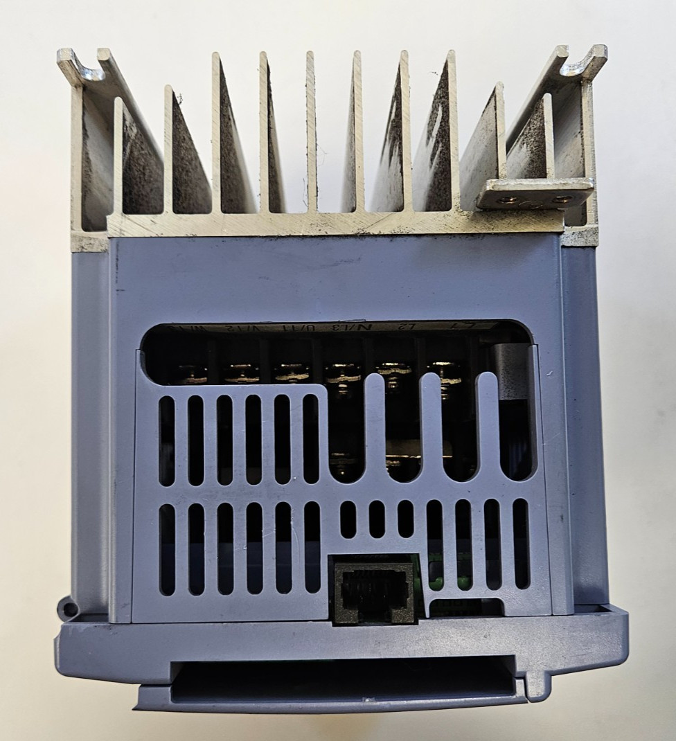 Hitachi L100-007NFE VFD 1HP 240V Single to 3 Phase Inverter Drive PARTS