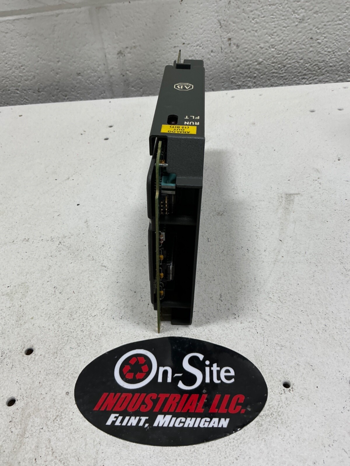 ALLEN-BRADLEY 1771-OFE1 SERIES B F/W REV A ANALOG OUTPUT MODULE
