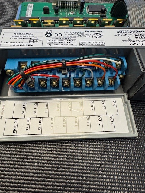 Allen Bradley 1746-OBP16 SER C PLC Output Module output voltage 20.4-26.4