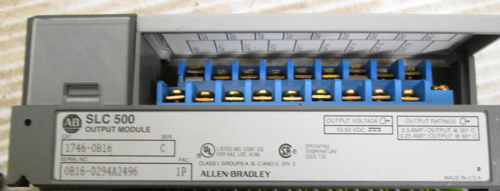 Allen-Bradley SLC500 1746-OB16 Series C Output Module Output Voltage 10-50VDC(2)