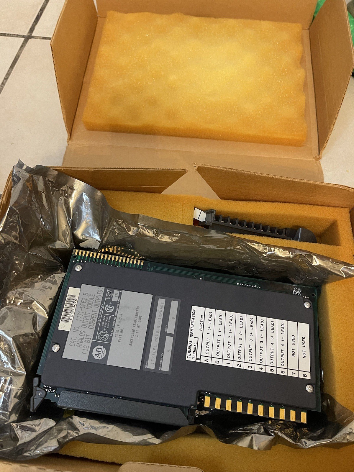 NEW Allen-Bradley 1771-OFE2 B Analog Output Module