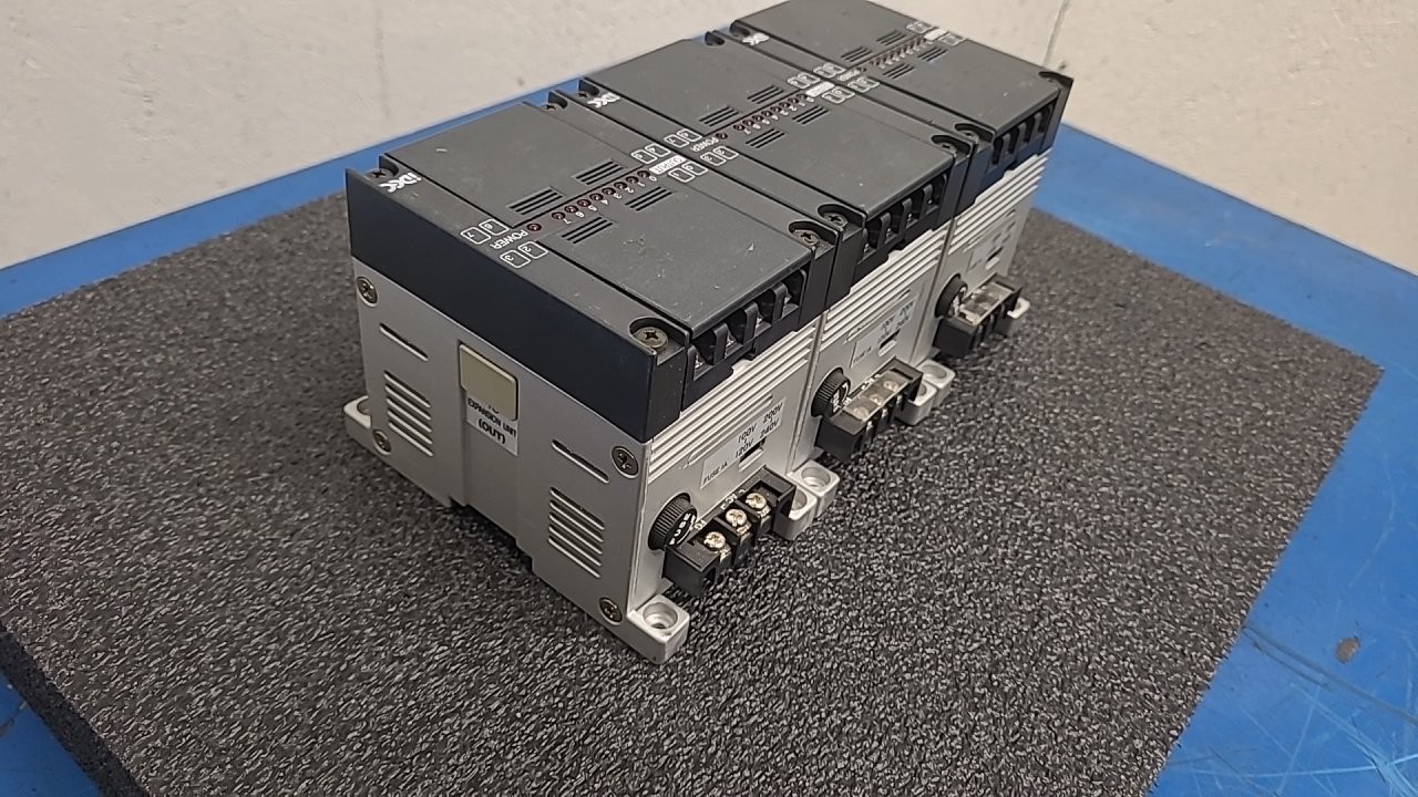 IDEC FA-1 PFA-1T081 8-Point DC Output Module Industrial Automation Unit Lot of 3