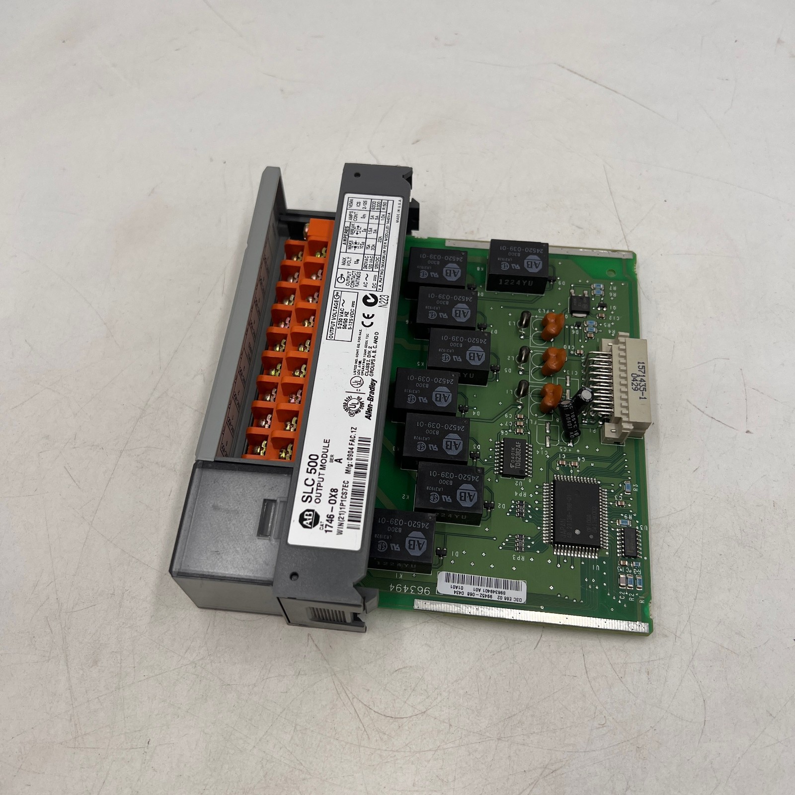 Allen Bradley 1746-OX8 1746-0X8 Ser A SLC 500 Output Module 8 Point Relay PLC