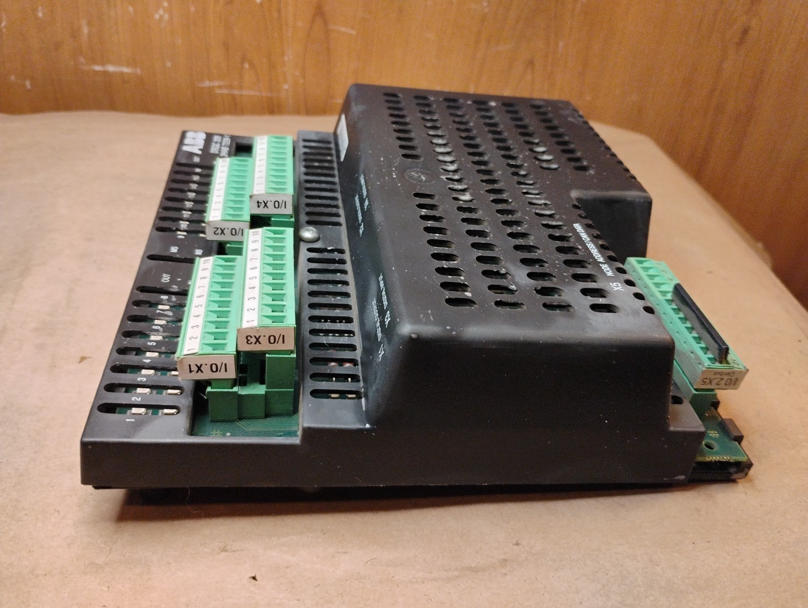 ABB Robotic Digital I/O Unit Relay Module DSQC 328, 3HAB7229-1 – Fast Ship