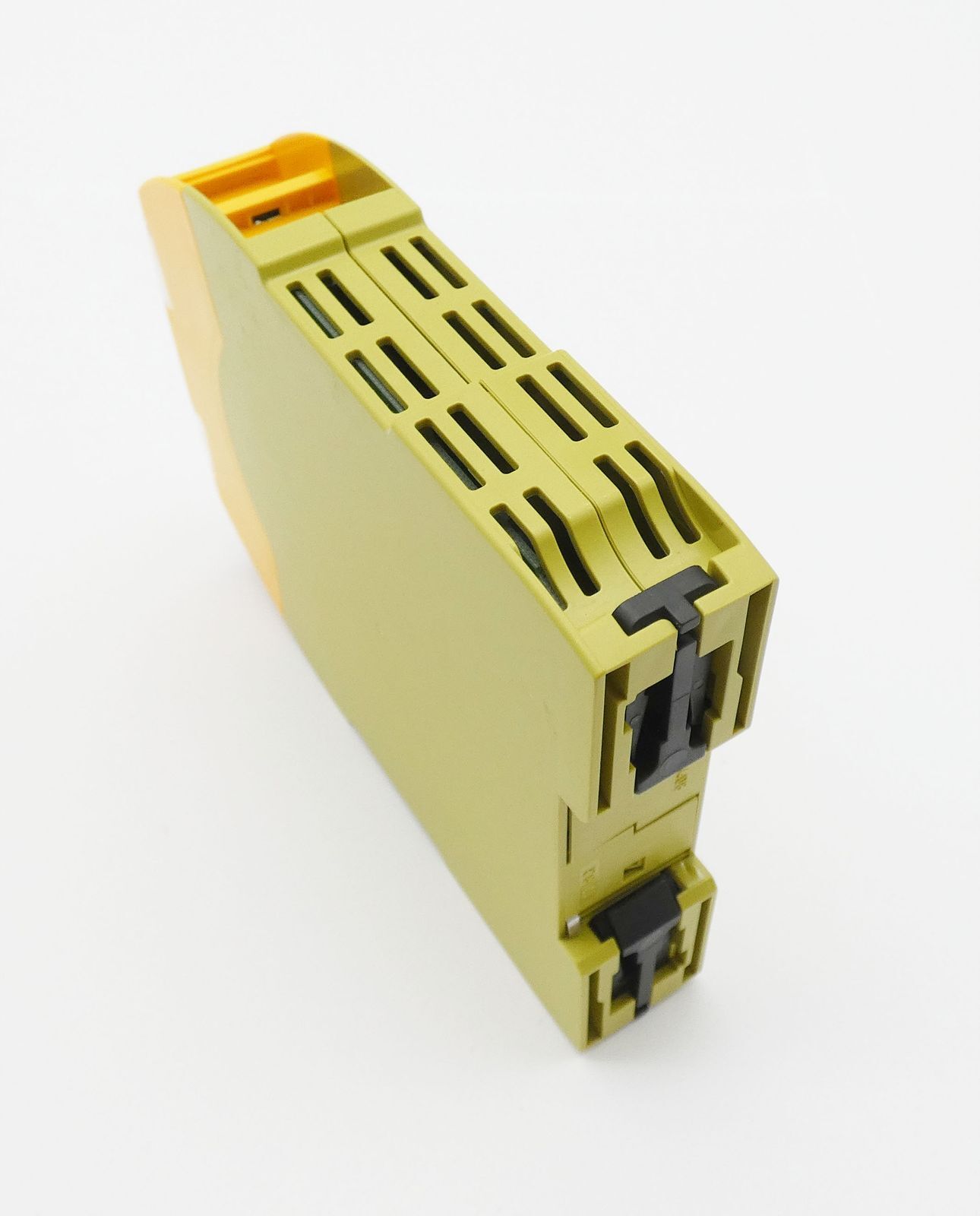 Pilz PNOZ w EF 8DI4DO PNOZmEF8DI4DO 772142 24V DC P.D. 2A I/O Module -used-