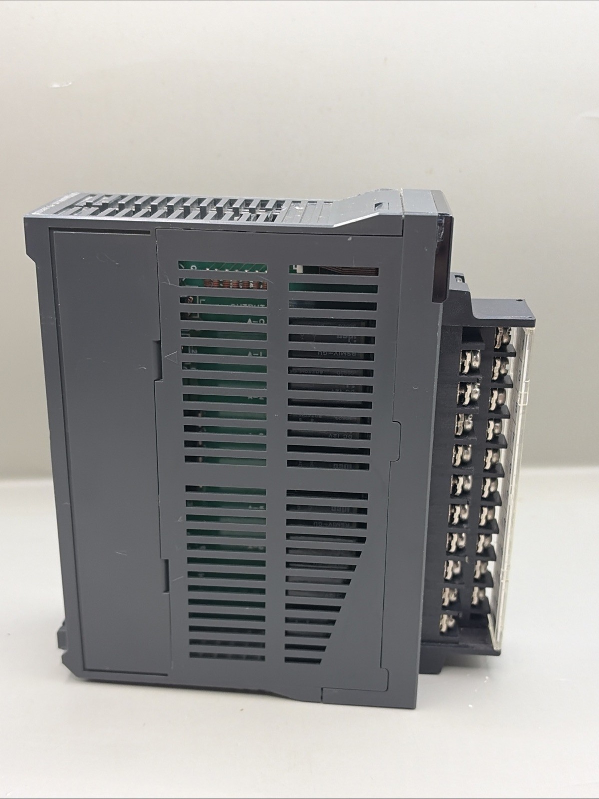 IDEC FA-3S PF3S-R081 170mA Din Relay Output PLC Module Used Working