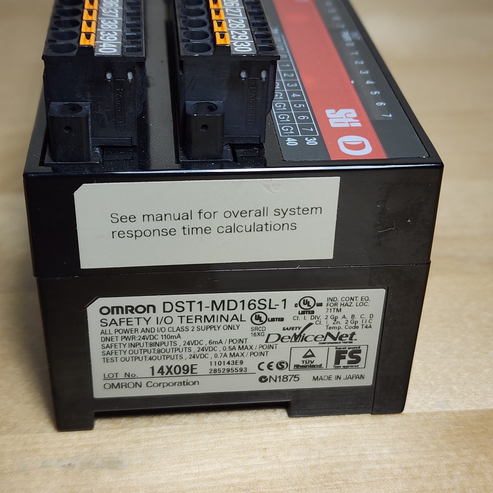 Omron DST1-MD16SL-1 Safety I/O Terminal 8 Inputs 8 Outputs 24VDC