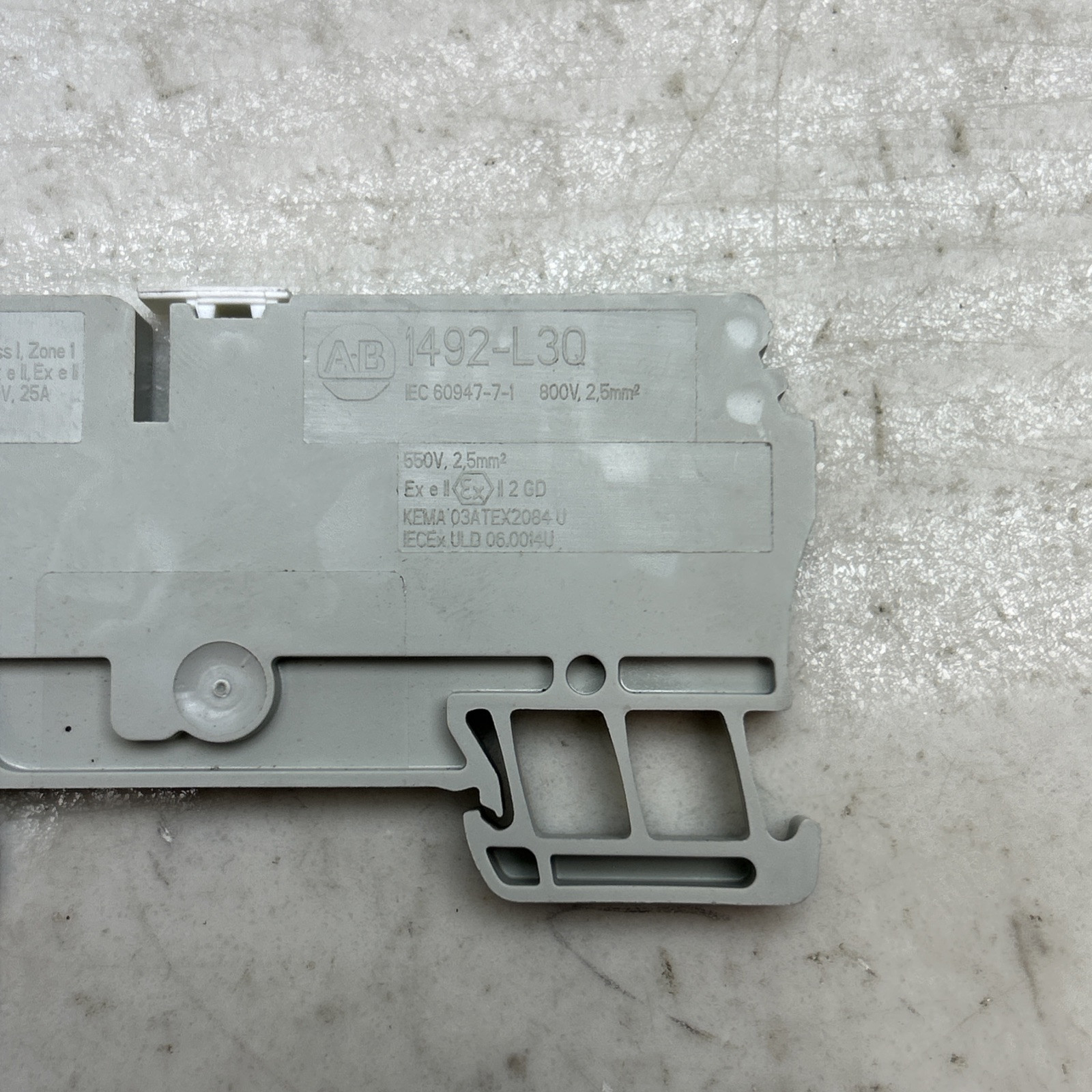 70 Pack Allen Bradley 1492-L3Q Grey Wire Terminal Blocks 25 Amp 600v Used