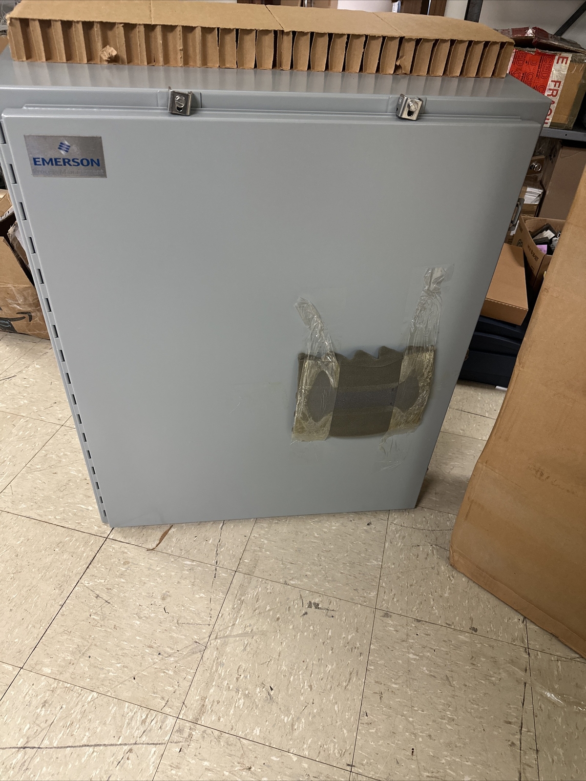 Bristol Babcock EMERSON DPC 3330 Programmable RTU Controller With Enclosure