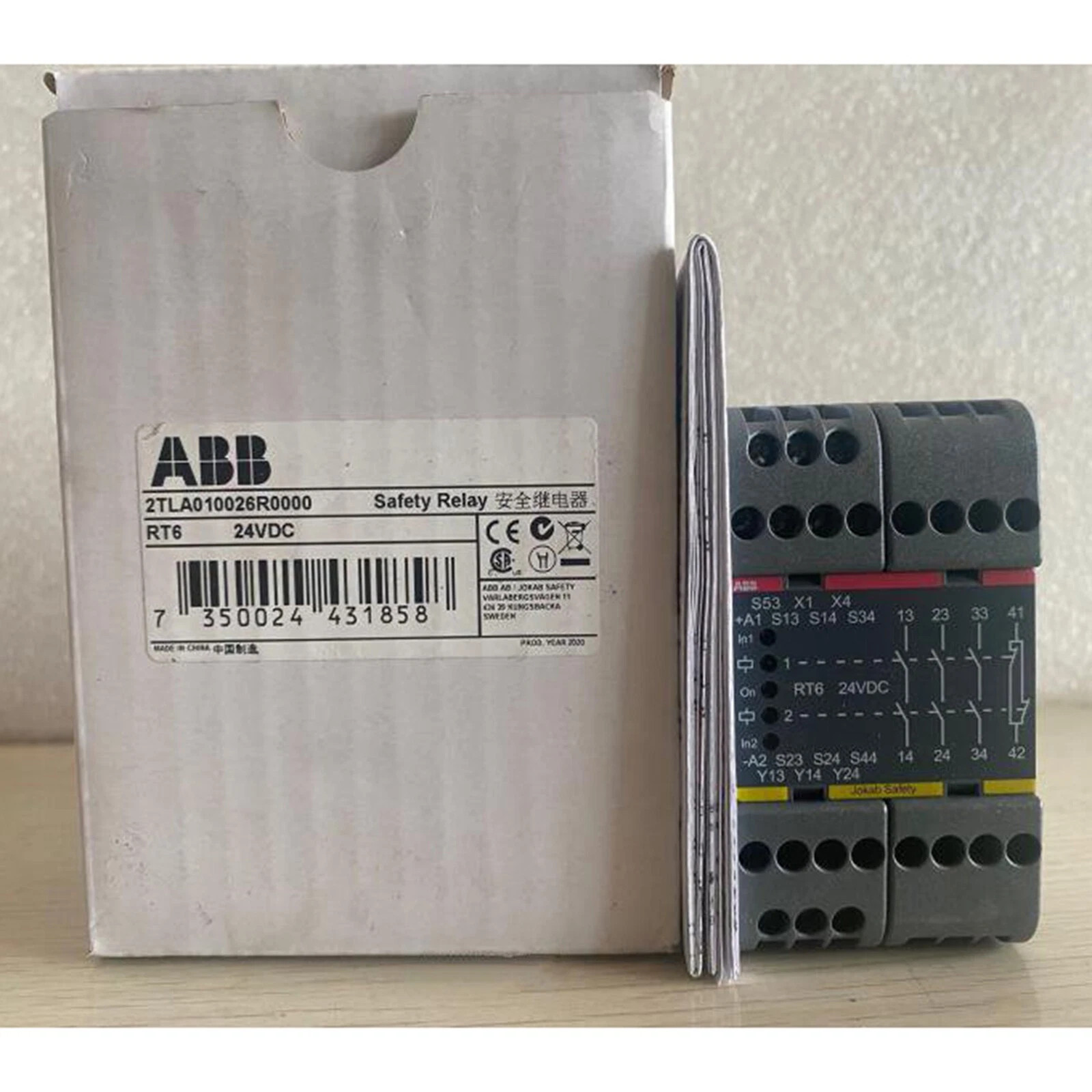 NEW ABB RT6 24VDC safety relay module 2TLA010026R0000