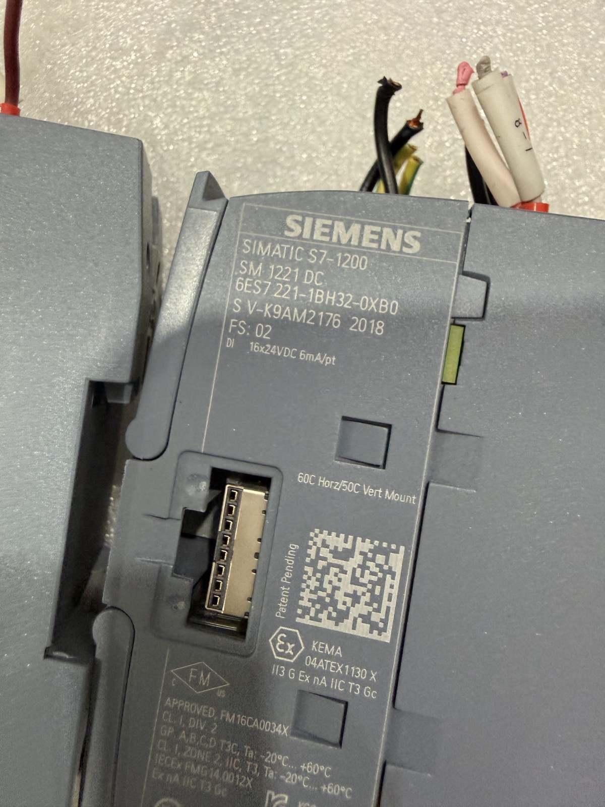 Siemens 6ES7 221-1BH32-0XB0 SIMATIC S7-1200 Digital Input Module DI 16x24VDC