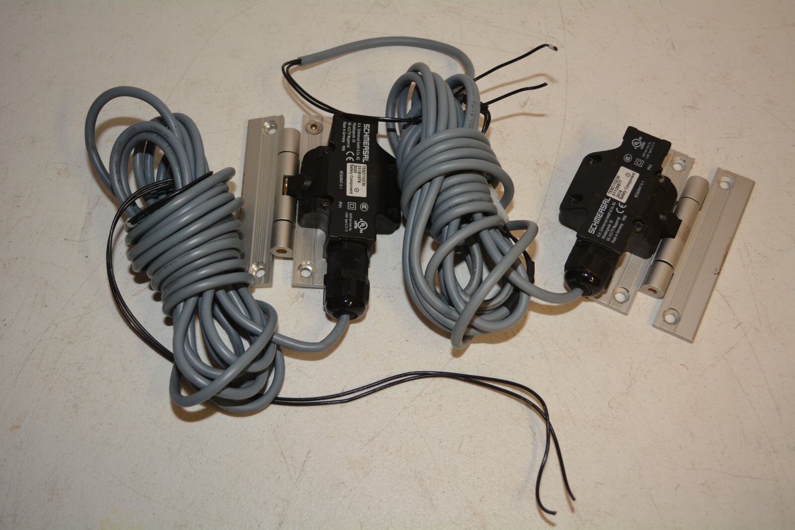 ^ Lot 2x Schmersal TESZ1102/30 Hinged Interlock Switch #W5349